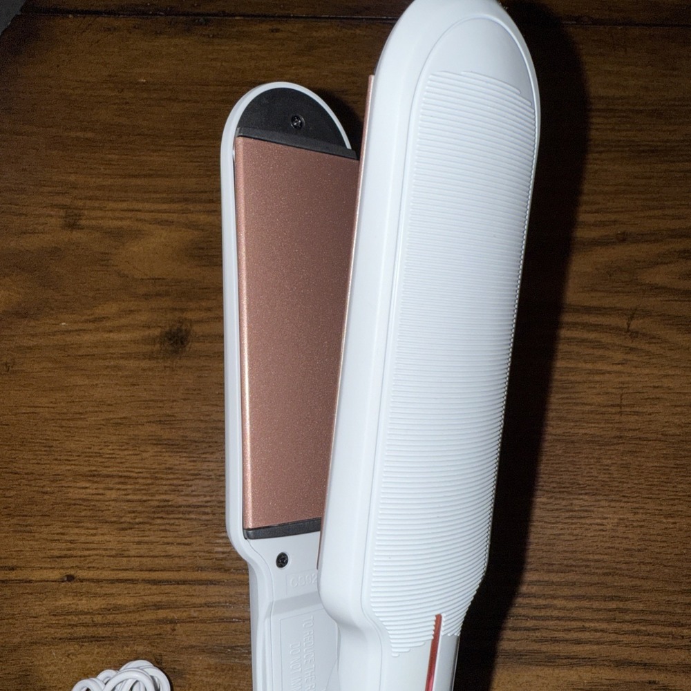 CONAIR -DOUBLE CERAMIC  1.1/2  Flat Iron Extra Wide Blades‎ 30 Temp Settings - Picture 4 of 5